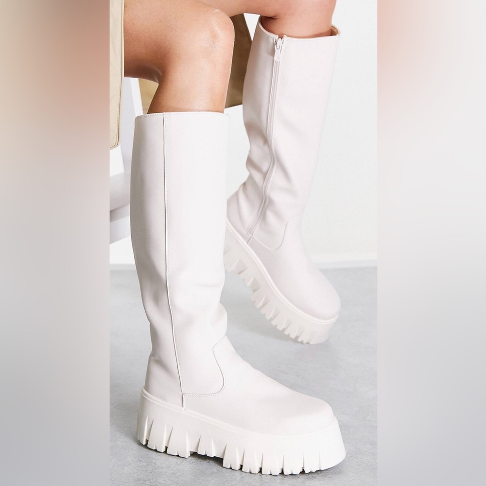 chunky off white boot NWOT